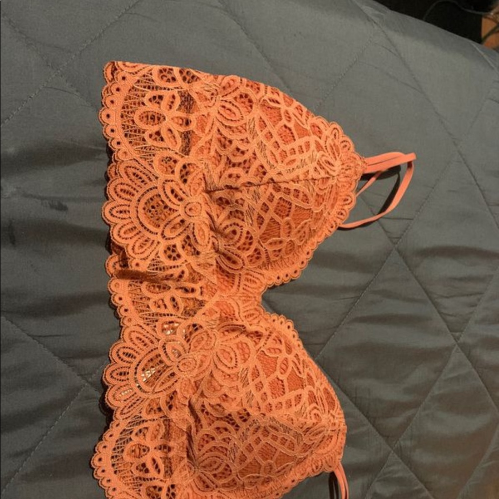 Bras - Picture 5 of 5